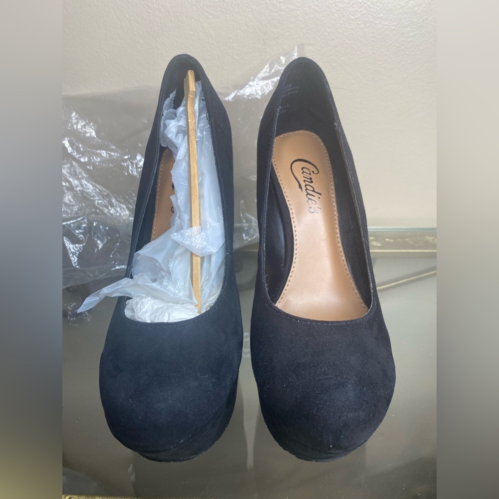 Candies, black closed toe suede dress shoes with wedge. Never worn! Sz 6